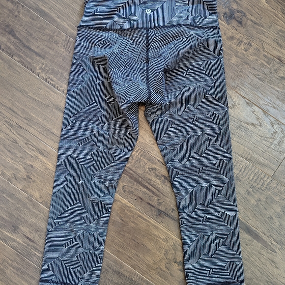 Lululemon - Picture 2 of 4